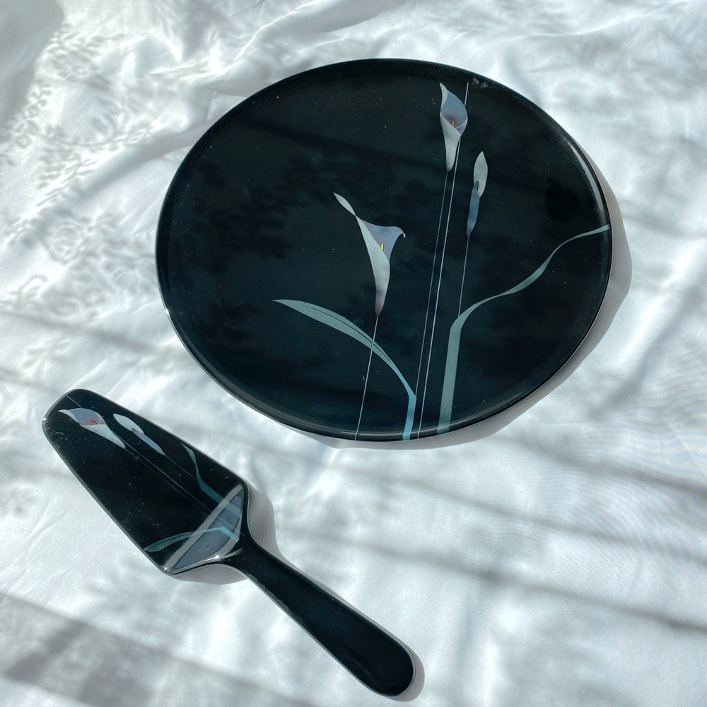 MIKASA Opus Cake Plate & Server (Shiny Black with White Calla Lillies), Japan